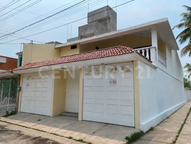 CASA EN VENTA EN FRACC. CARRIZAL, VILLAHERMOSA, TABASCO