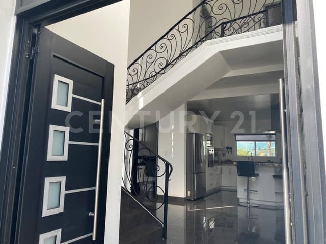 CASA EN VENTA EN LOMA DORADA, TIJUANA BAJA CALIFORNIA.