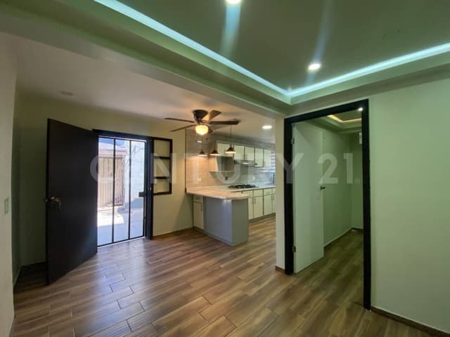 Departamento de 2 niveles en Renta