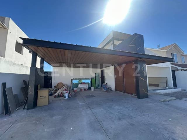 CASA NUEVA EN VENTA DE UN PISO EN FRACC. LEONES ETAPA 1. ALDAMA CHIHUAHUA