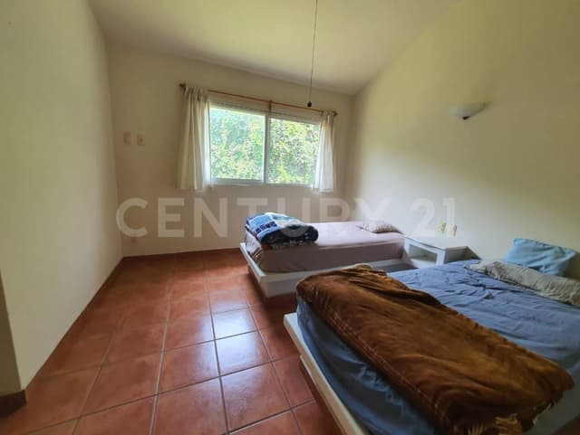 CASA DE UNA SOLA PLANTA EN FRACCIONAMIENTO PEDREGAL DE LAS FUENTES, JIUTEPEC.