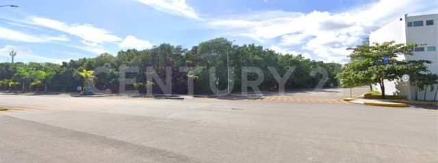 Terreno en Esquina sobre av Universidades Playa del Carmen P4294