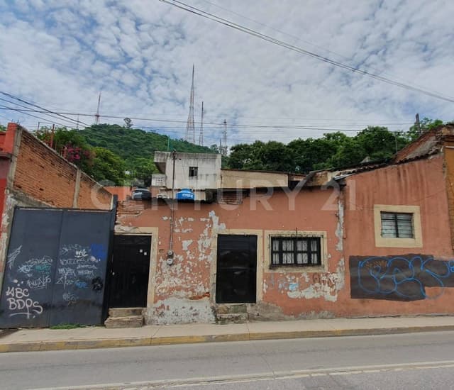 SE VENDE TERRENO EN LA CALLE DEL EX-MARQUEZADO ZONA CENTRO, OAXACA
