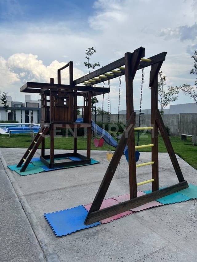 CASA EN RENTA EN ZENIT ALTOS JURIQUILLA QRO