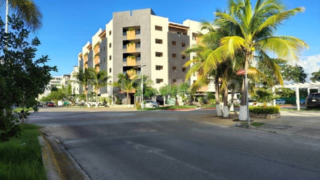 Departamento en Venta en condominio TRES SOLES, Sm 12, Cancún centro DH3825