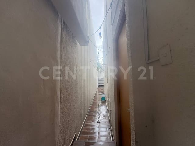 VENTA DE CASA-OFICINA EN FRACCIONAMIENTO RESIDENCIAL SANTA FE