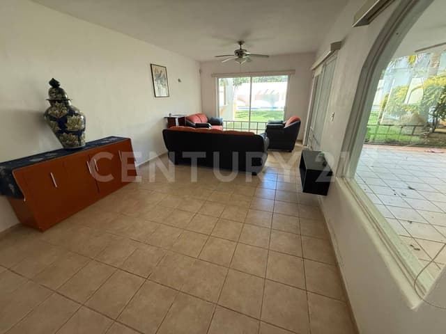 Venta Casa en Álamos I Cancun Exclusivo Condominio con Jardín y Palapa SVM3025