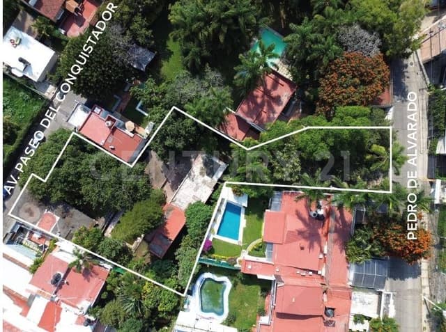 SE VENDE COMO TERRENO EN AV PASEO DEL CONQUISTADOR, CUERNAVACA EN $3535 POR m²