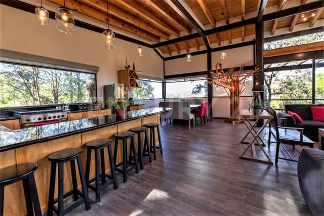 CASA EN CONDOMINIO CON ALBERCA, VALLE DE BRAVO