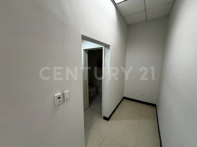 LOCAL EN RENTA EN PLAZA CUMBRES, PERIFERICO DE LA JUVENTUD, CHIHUAHUA.