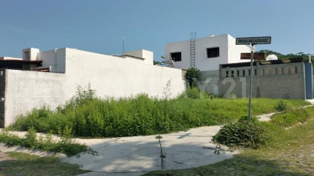 Se vende terreno en Fraccionamiento Valle Real, Colima, Col.