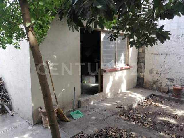 CASA EN VENTA EN COL. INDUSTRIAL EN MONTERREY