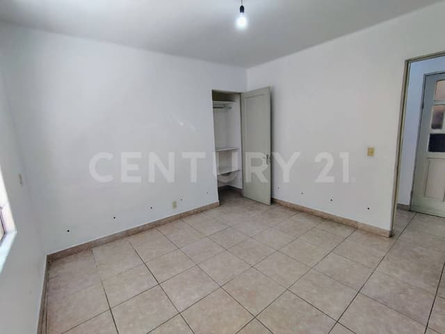 Habitación en renta, sobre Calz Gral. Mariano Escobedo