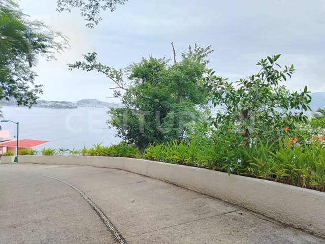 TERRENO EN VENTA LAS BRISAS