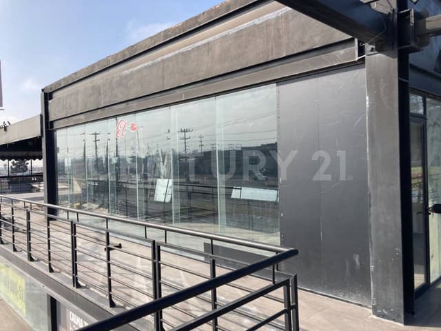 RENTA LOCAL COMERCIAL PLAZA NUBES EN SALTILLO