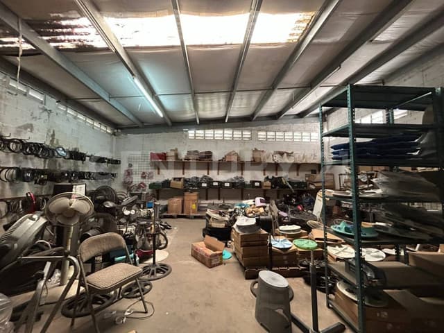 LOCAL COMERCIAL EN AVENIDA CUPULES