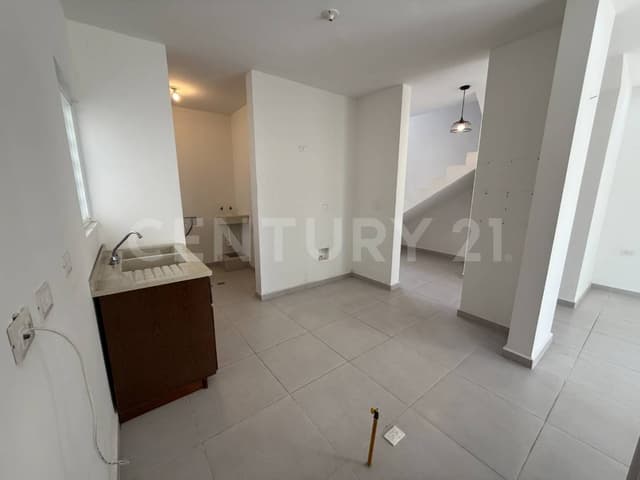 Casa en esquina con excedente en Misión de los Ángeles, Apodaca, Nuevo León