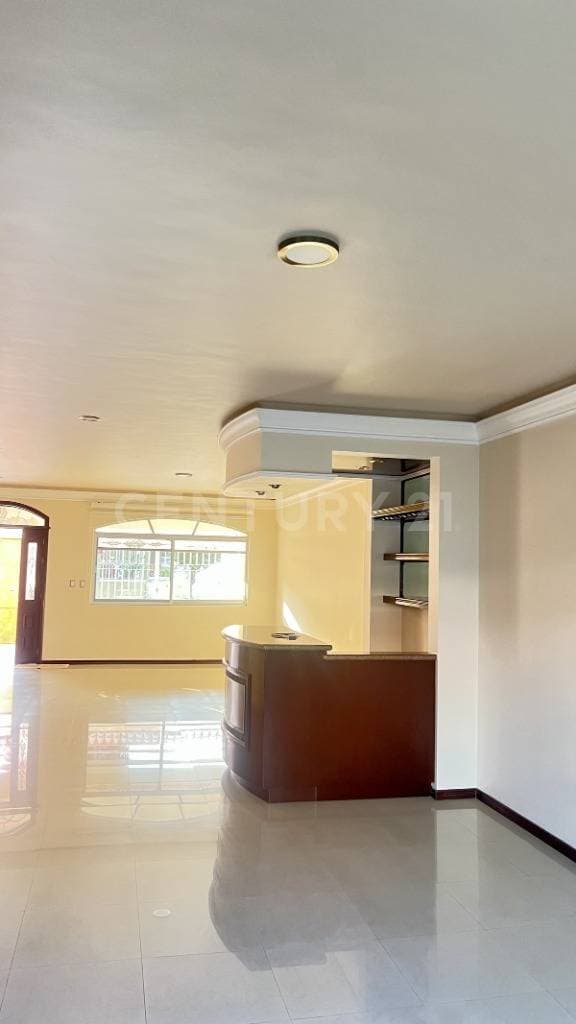 Venta - Vive la exclusividad de Bugambilias en esta residencia única