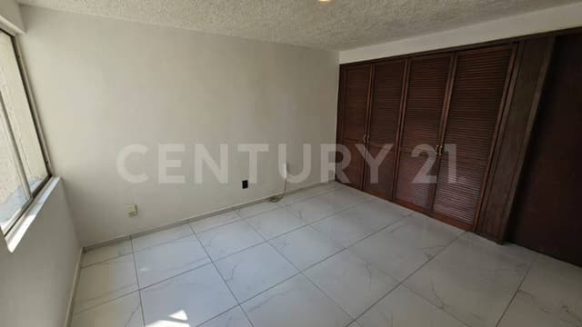OPORTUNIDAD! Vive en Lomas Altas: Departamento Remodelado con Gran Ubicación