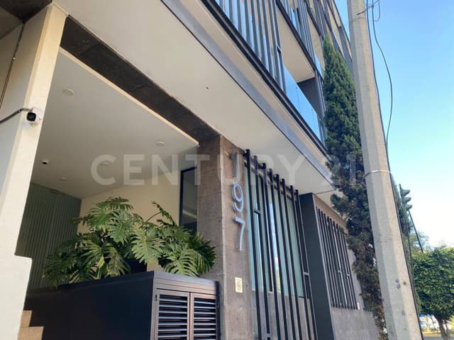 Departamento exterior con balcón esquina de Juan Escutia y Cumbres de Maltrata
