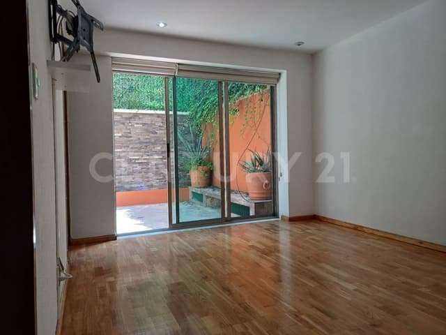 Con terrazas propias, a media cuadra de Horacio y Homero