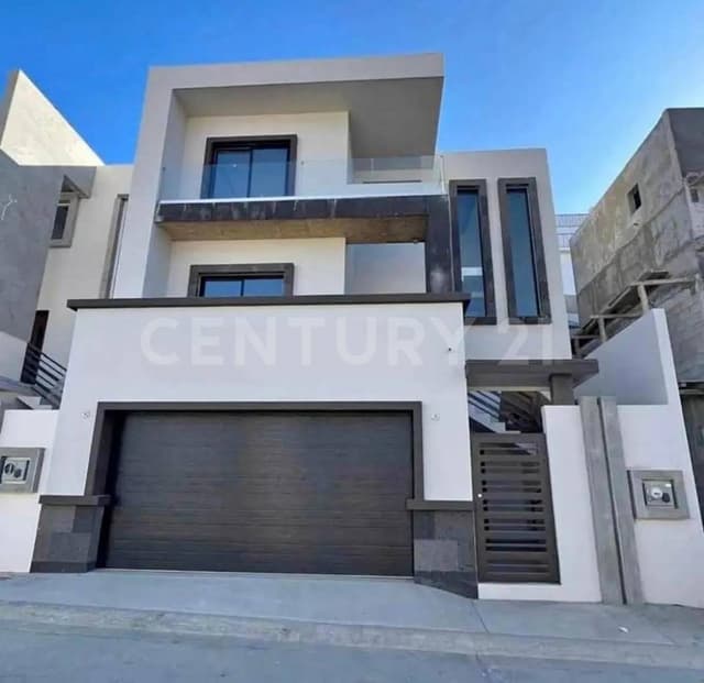 Casa Nueva en Venta en Chapultepec Comercial, Ensenada, Baja California