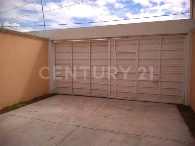 CASA EN RENTA EN CUAUTLANCINGO, CERCA DE PERIFERICO. FRACCIONAMIENTO URBALIA