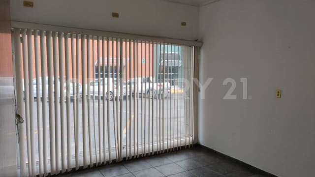 SE RENTA LOCAL COMERCIAL PLANTA BAJA EN PLAZA AL NORTE SOBRE LEA