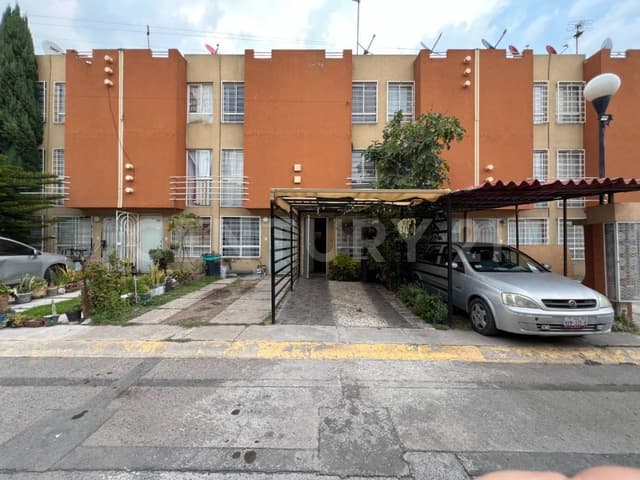 EXCELENTE OPORTUNIDAD, CASA DE 3 NIVELES Y 4 RECAMARAS EN HEROES OZUMBILLA