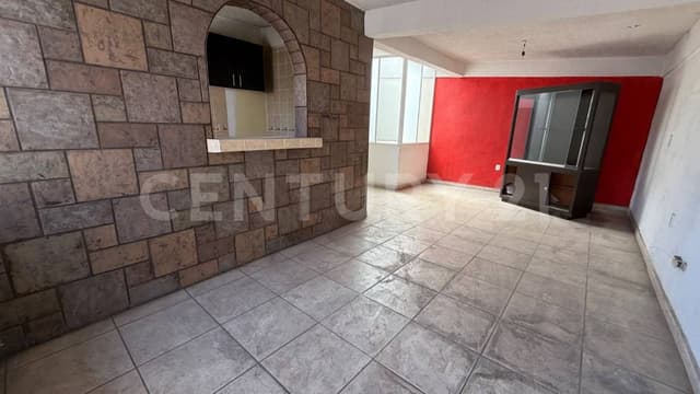 Propiedad en venta Av 508 con casa, 1 departamento, y 2 locales para remodelar