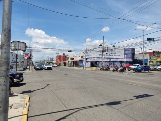 RENTA DE PISO COMPLETO COMERCIAL SOBRE AV. 16 DE SEPTIEMBRE.