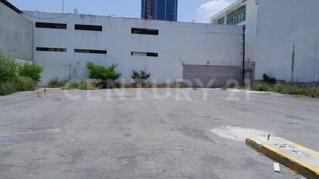 RENTA DE TERRENO USO COMERCIAL COL. DEL VALLE, SAN PEDRO GARZA GARCÍA, N.L.