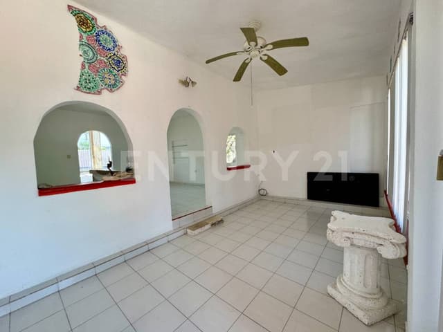 Se vende casa con local estudio y cuartos Ejido Playa del Carmen P3777