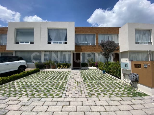 Casa en Venta en Fraccionamiento Lomas Virreyes, Calimaya, Edo de México.