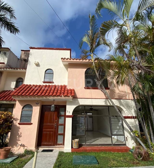 Venta casa en Zona Estrategica de Cancun YP0725