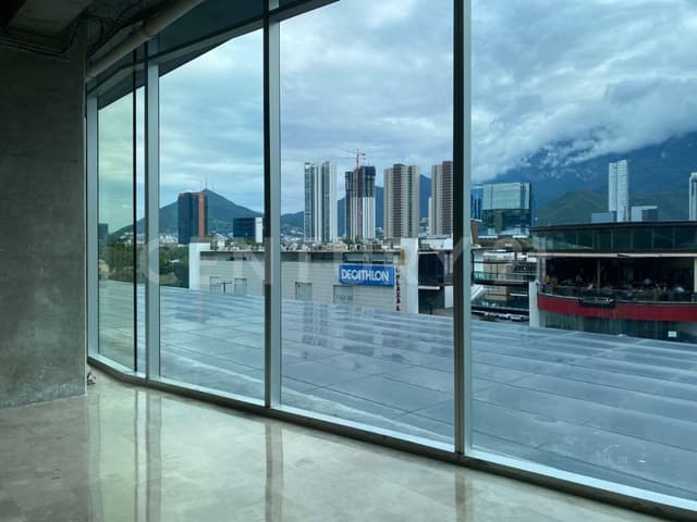 RENTA DE OFICINA EN PUNTO VALLE, SAN PEDRO GARZA GARCIA, NL