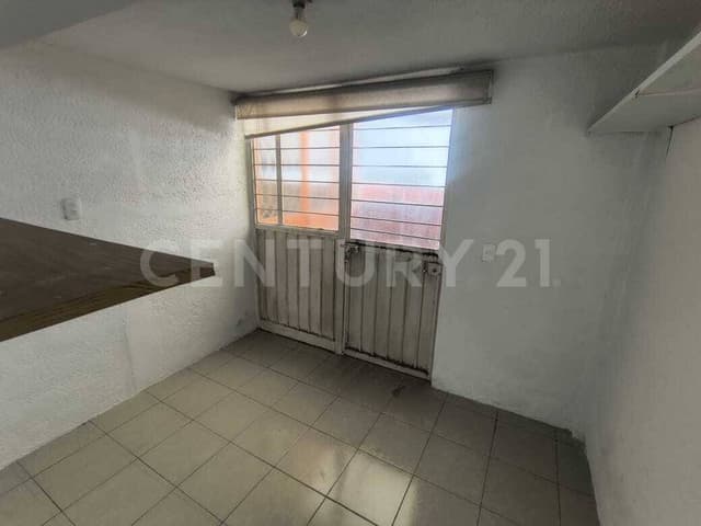 Casa en 2 niveles con jardín y patio interior en Jardines de Atizapán