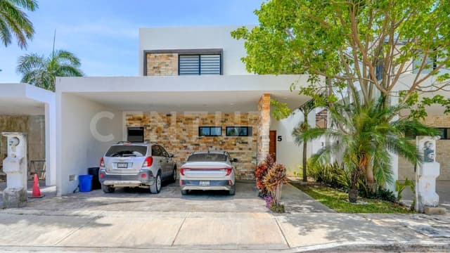 CASA EN RENTA CON PANELES SOLARES EN CHOLUL