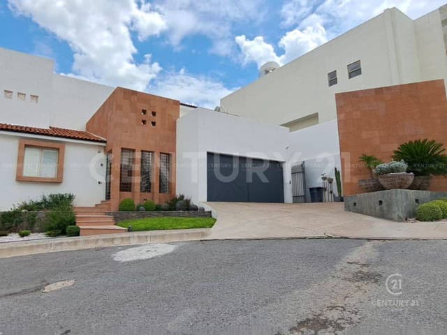 CASA EN VENTA EN FRACCIONAMIENTO RINCON DE LAS LOMAS EN CHIHUAHUA,CHIH.