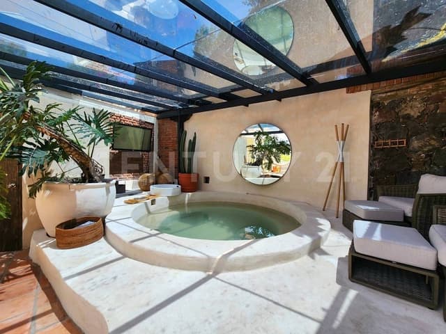 Casa en venta cerca del malecón del centro de Valle de Bravo