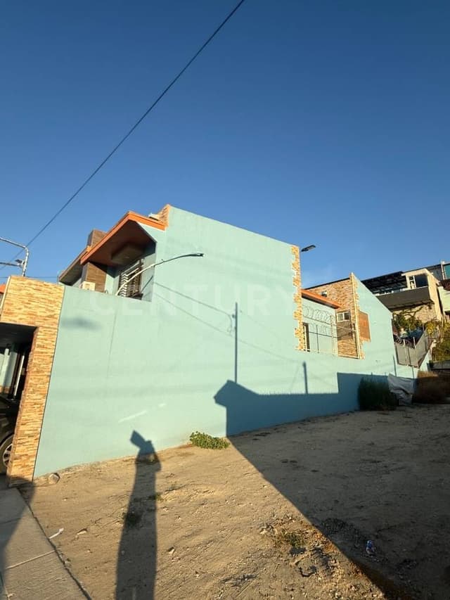 Venta de Casa Multifamiliar con Departamentos en Loma Dorada Tijuana B,C.