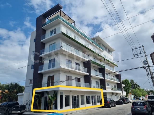 Venta Local en esquina cerca del centro de Playa del Carmen P4343