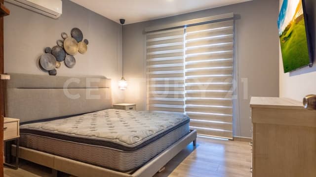 PENTHOUSE EN VENTA A 5 MIN DE LA MARINA, AMUEBLADO.