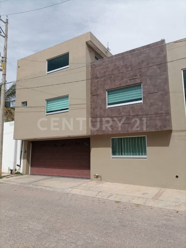 Se Vende Casa en Privada (coto cerrado) Lomas de Galicia, Guadalupe Zac,