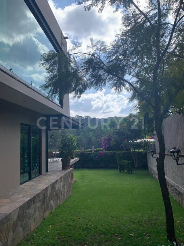 CASA DENTRO DEL CLUB DE GOLF AVÁNDARO