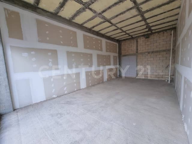 Local en renta en Plaza Centralia sobre Periférico Oriente de Mérida.