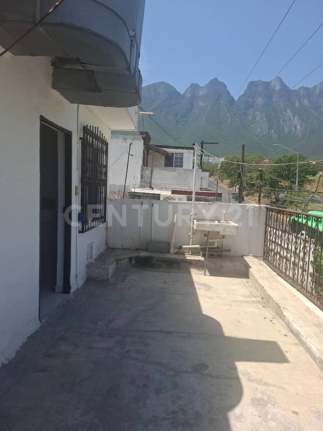 CASA EN VENTA EN COL. VALLE DE INFONAVIT 5 SECTOR EN MONTERREY