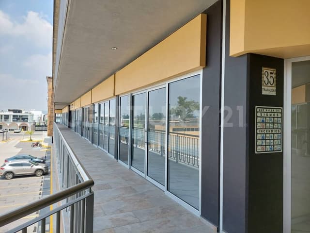 En renta locales en plaza comercial de Metepec