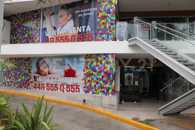 Local 1 en venta en Plaza Alberia