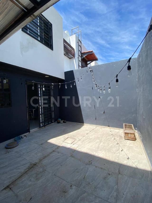 CASA EN VENTA UBICADA EN FRACCIONAMIENTO BELCANTO EN TLAJOMULCO DE ZUÑIGA